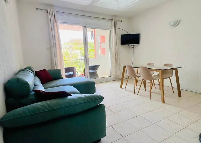 Azur Beach Complex - 1 Min From Pereybere Beach